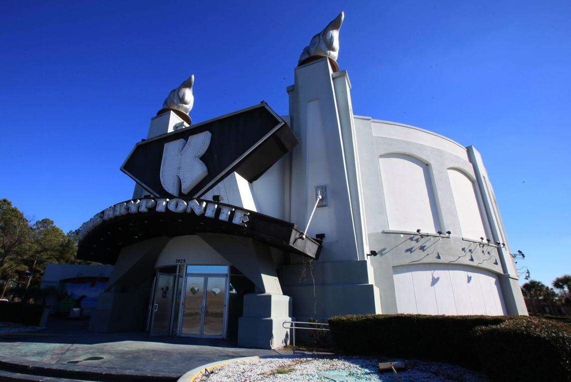 01-12-11/Wednesday-----Scheduled to open in March, construction is underway for the new Legends In Concert facility at the old Club Kryptonite building in Myrtle Beach.Photo By Randall Hillrhill@thesunnews.com