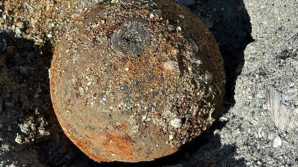 Authorities say a cannonball found in North Myrtle Beach dates back to the Civil War.