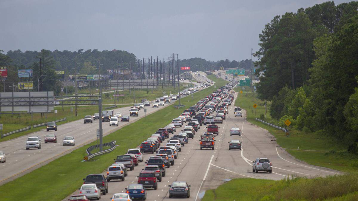 Traffic slows to a crawl on US 17 southbound after a car wreck.