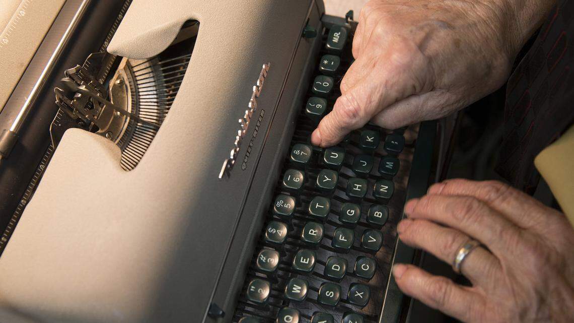 Typewriter or computer? A picture is worth a thousand words