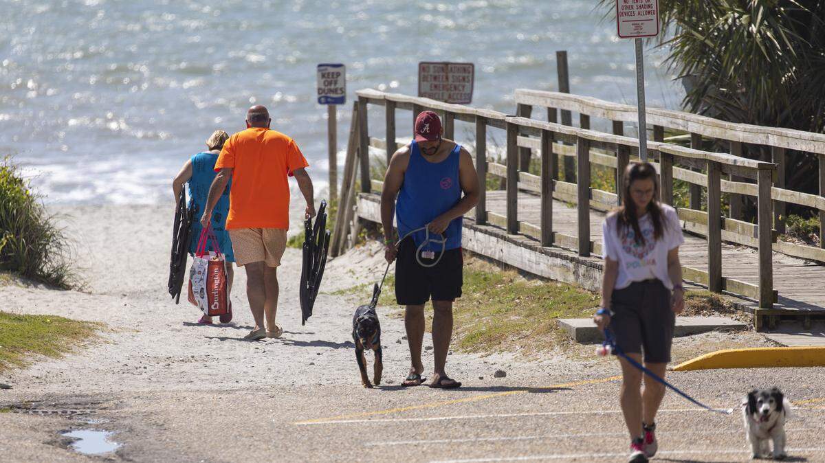 In both Myrtle Beach and North Myrtle Beach, dogs on public beaches must be on leashes no more than seven feet long.