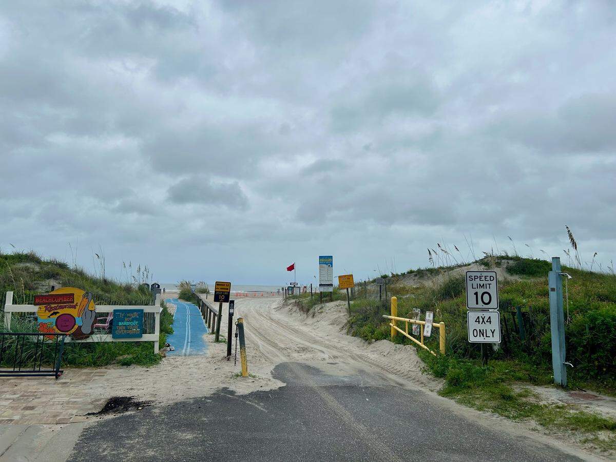 A sign at the beach access point warns drivers to take only 4x4 cars on the beach. via Don Samora