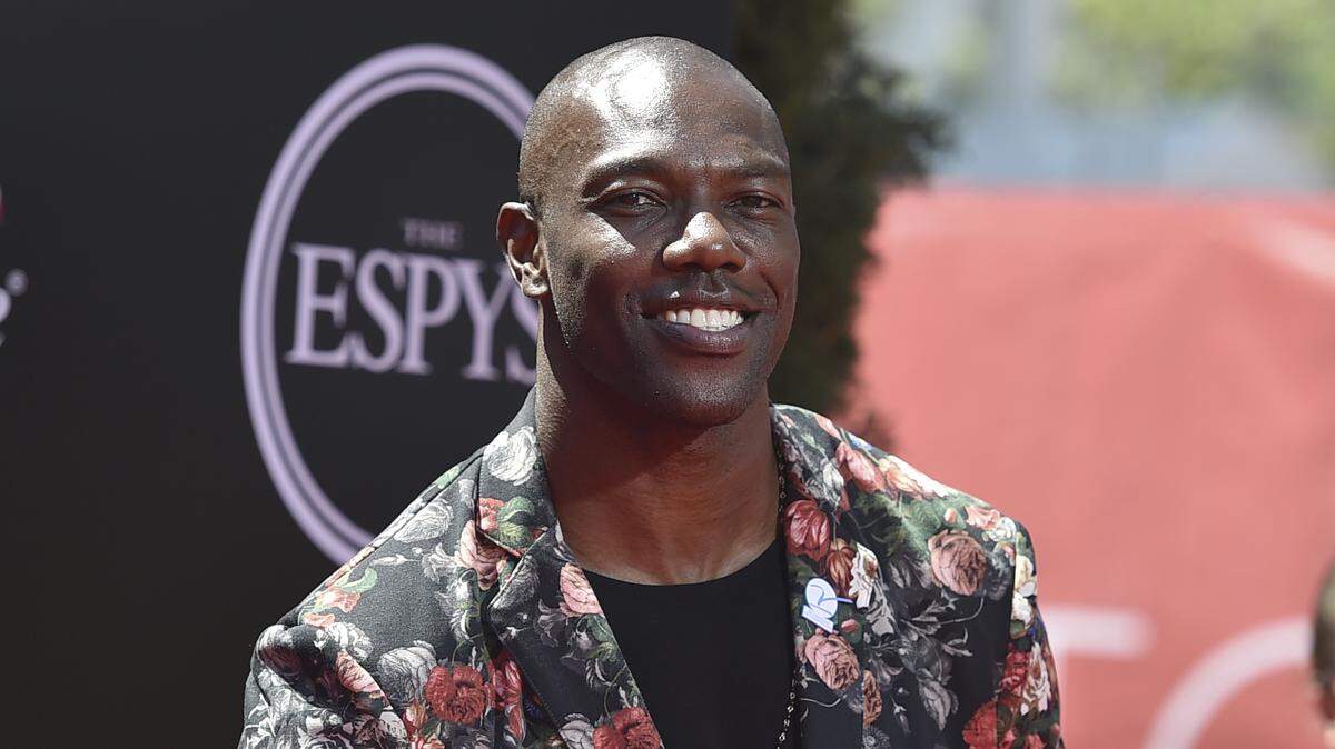 Terrell Owens plans to become the first player elected to the Pro Football Hall of Fame to skip the enshrinement ceremony, which is next month. Instead, he announced that he’ll celebrate his induction at his alma mater, Tennessee Chattanooga.