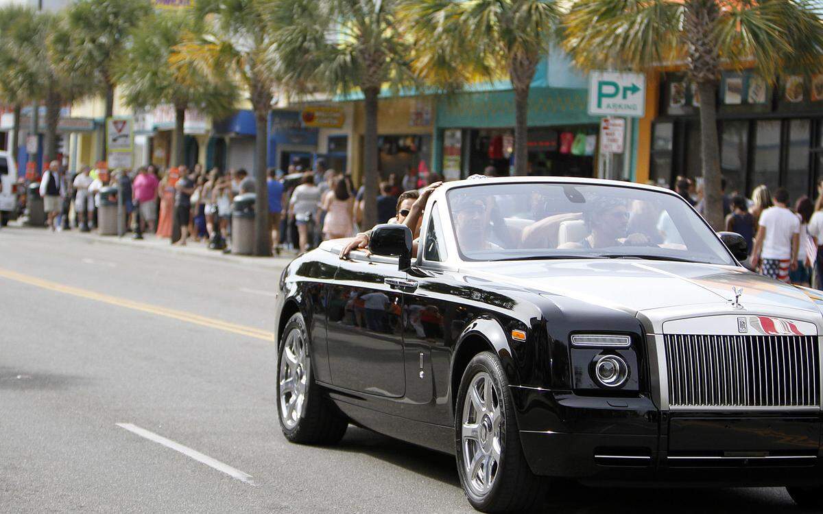 The stars of “Magic Mike XXL” cruise Ocean Boulevard in a Rolls Royce on Tuesday, Nov. 4, 2014. The actors are Matt Bomer (in the back seat), Kevin Nash (in the middle of the backseat), Adam Rodriguez (behind the driver), Joe Manganiello (driving the car) and Channing Tatum (in the front passenger seat) . Hundreds of extras and onlookers watched scene after scene that included the actors walking into the Boardwalk Resort, a scene at the pool behind the resort and a Rolls Royce driving slowly on the boulevard past the arcade. The scenes and the extras are decked out as though it is July 4th. The movie is expected to be released in July 2015. Photo by Janet Blackmon Morgan / jblackmon@thesunnews.com