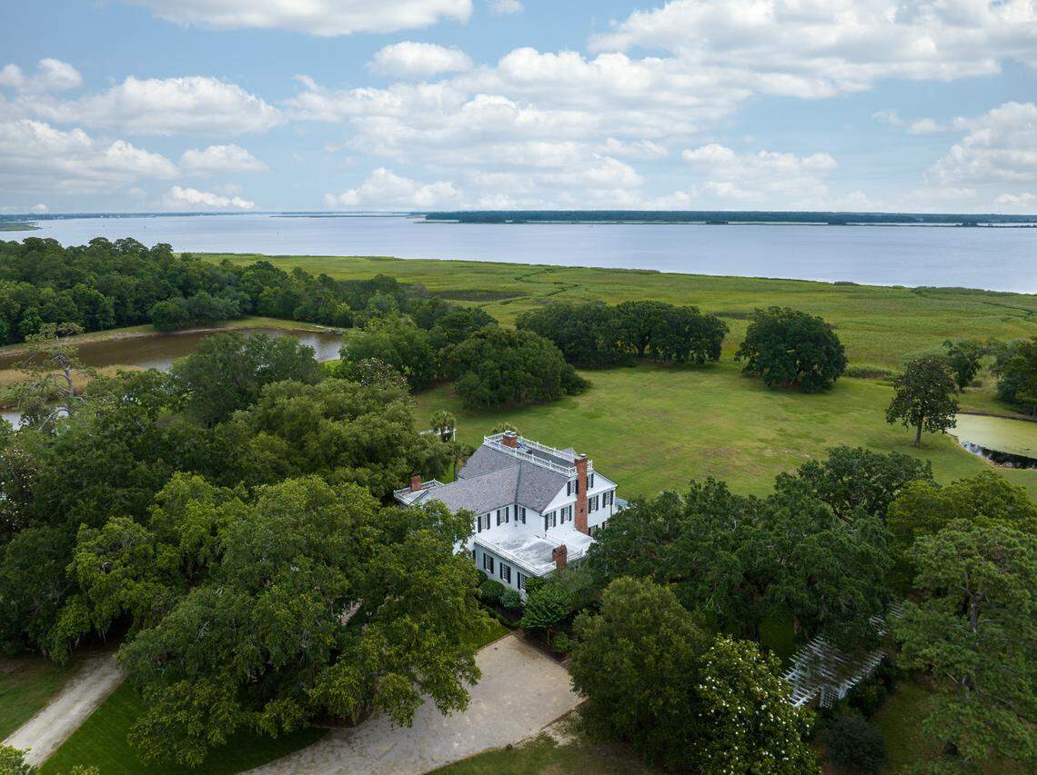 The estate sits on more than 900 acres.
