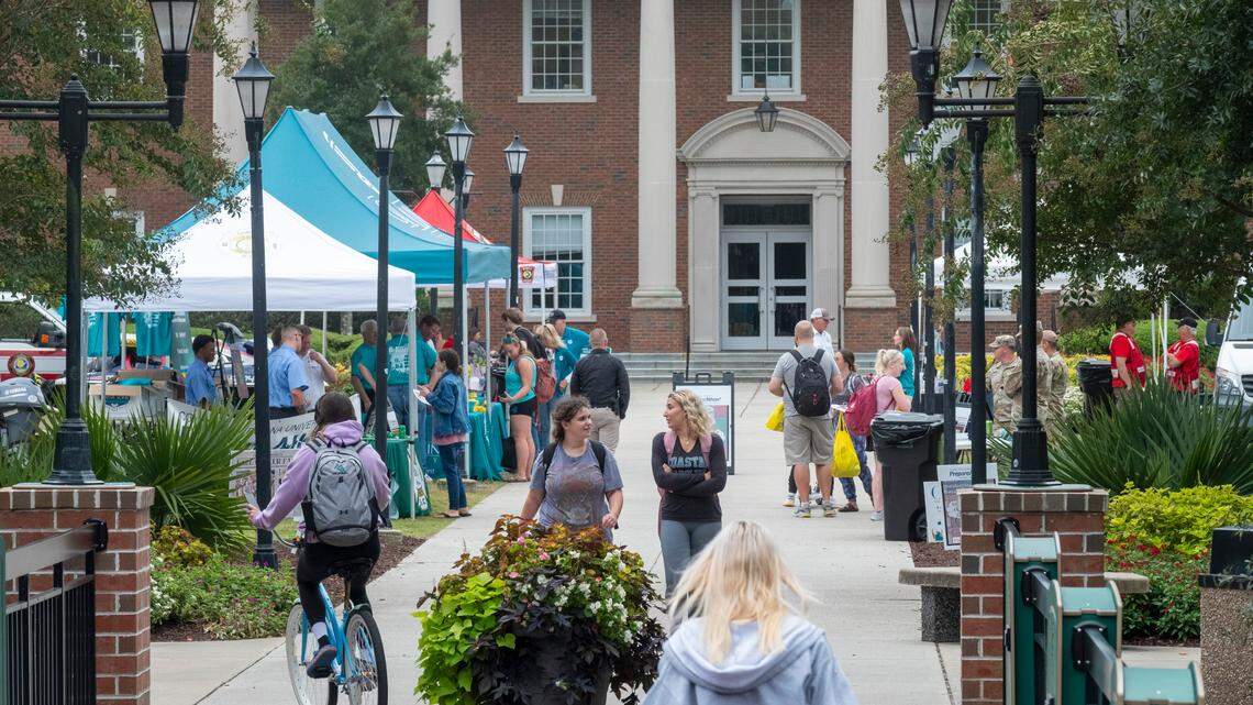 Coastal Carolina student-athlete suing school claiming negligent injury care. What we know