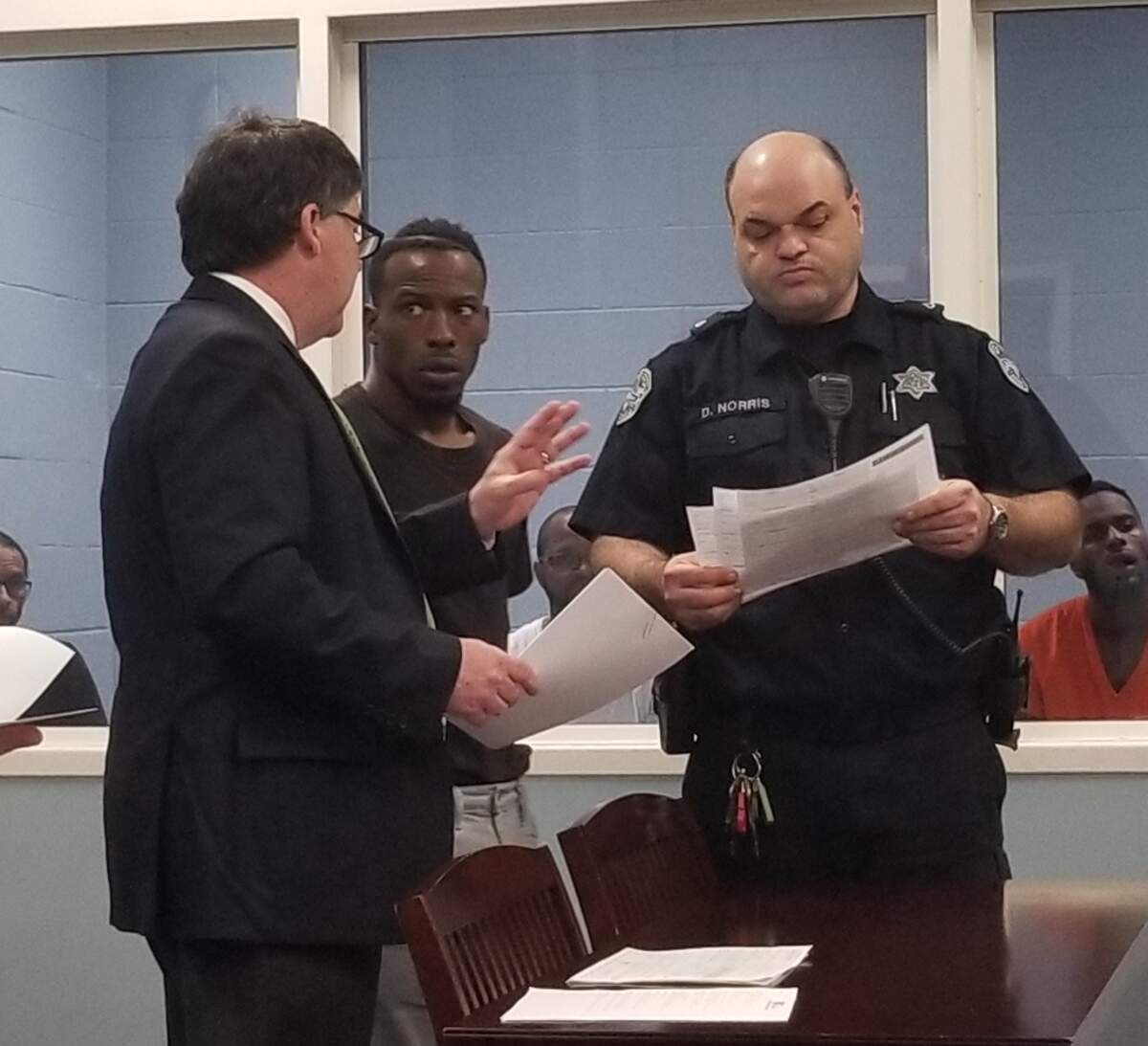 Laquandian Bromell (center) speaks to his attorney before a bond hearing at the J. Reuben Long Detention Center in 2018. 