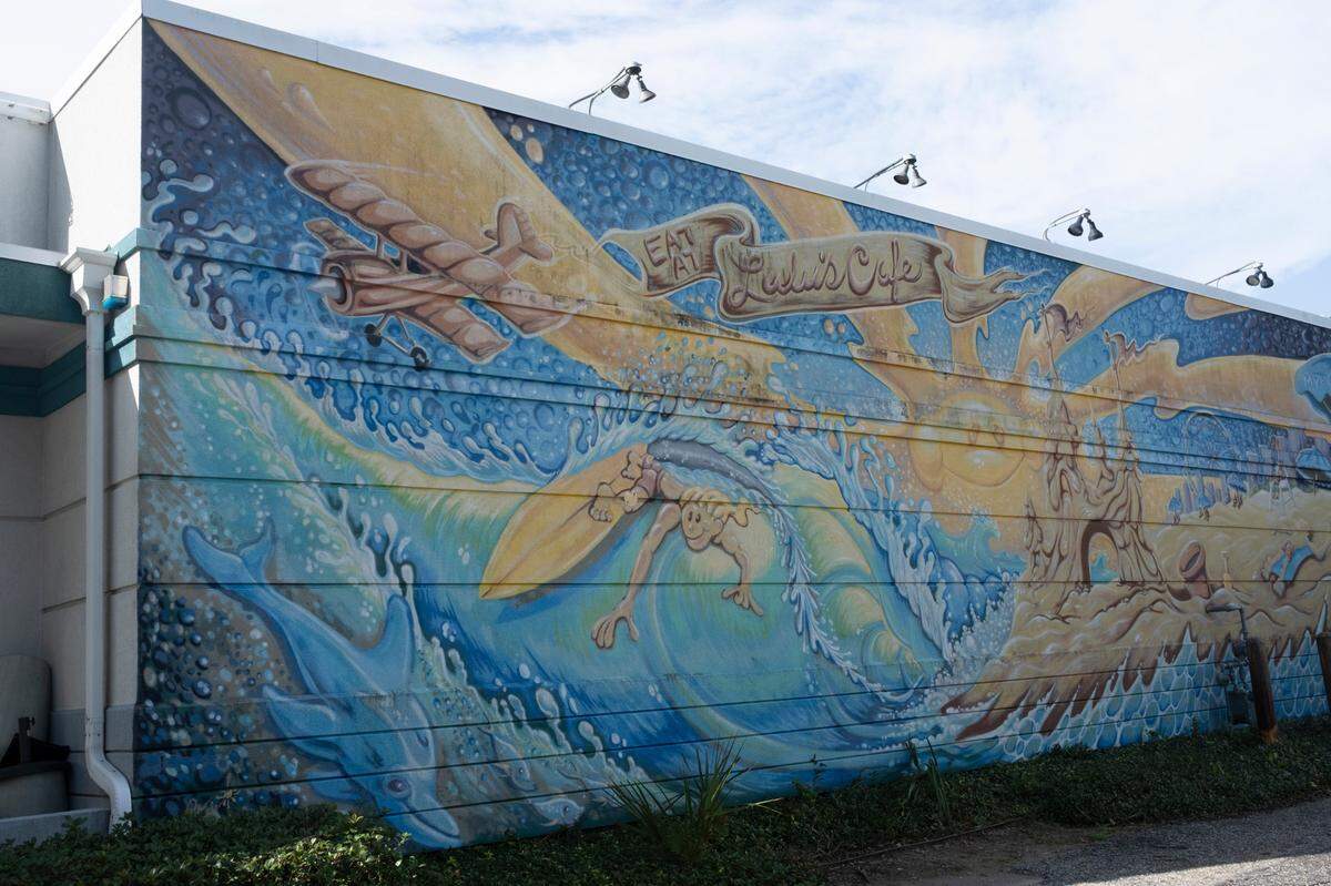 Lulu’s Cafe’s mural brightens up the building with its bold colors. TSN November 11, 2022 File.