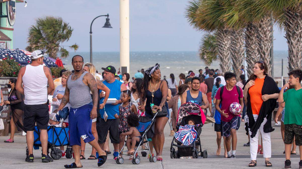 On boats, beaches and the boulevards, tourists and residents enjoy the first days of the summer season on the Grand Strand during Memorial Day weekend 2021. May 29, 2021.
