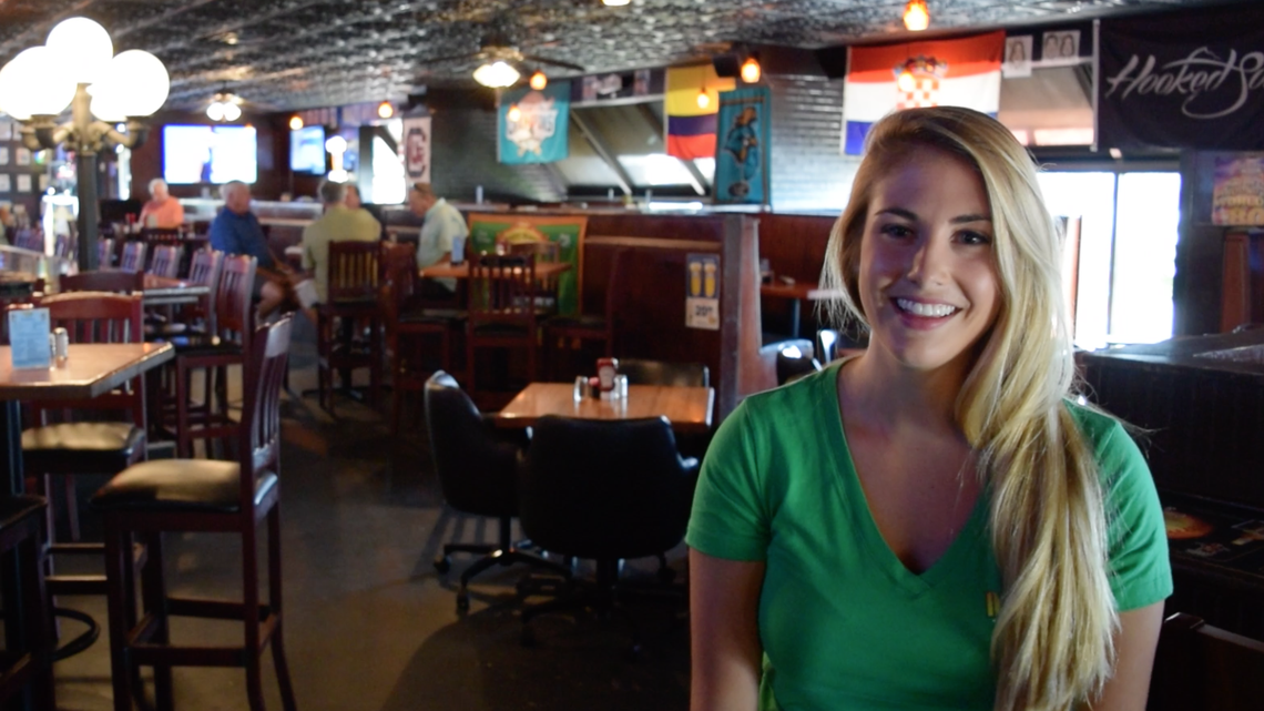 Watch Amanda Kelly deliver the worst pickup line of 2017 at Dagwood’s Deli & Sports Bar