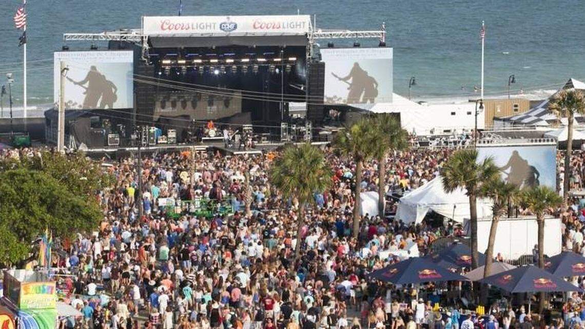 Carolina Country Music Fest heats up as the sun goes down