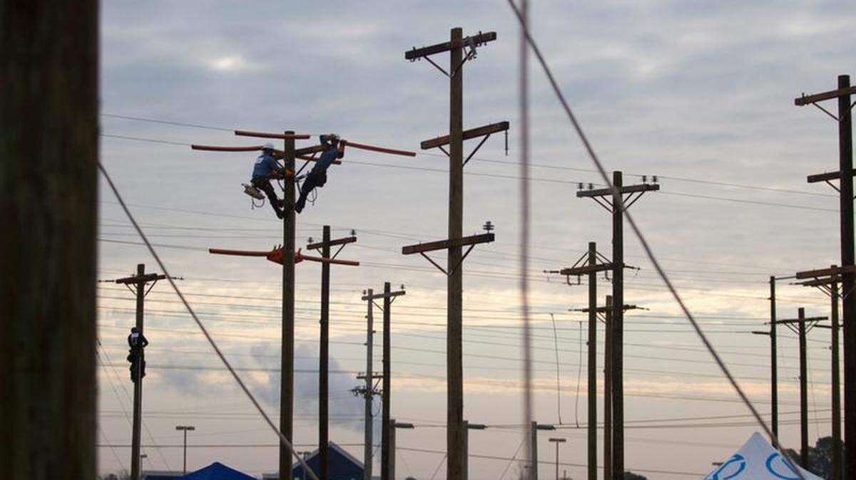 Lineworkers participate in the 21st annual
Lineworkers’ Rodeo at Horry-Georgetown Technical College in Conway, SC.