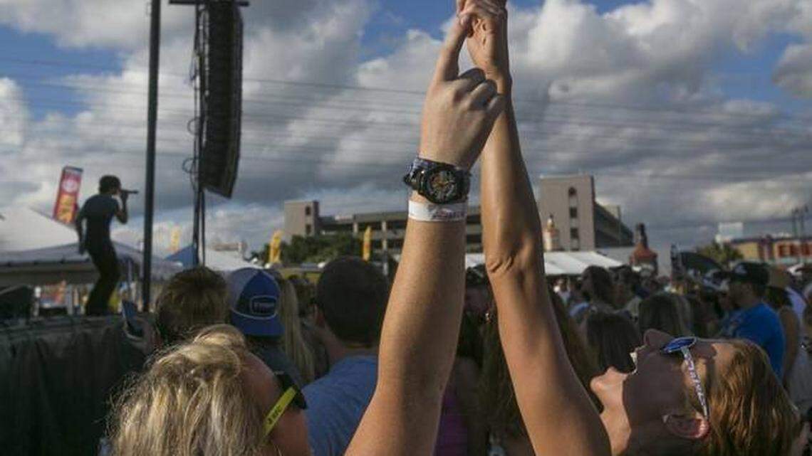 Sights from the final day of the 2017 Carolina Country Music Festival in Myrtle Beach SC