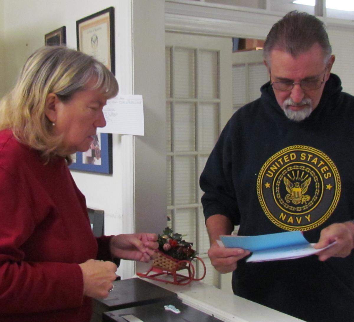 Jackie Freeman, president of AssociatedCharities Inc. in Myrtle Beach, and Steve McKay, volunteer, discussnumber of people visiting the Myrtle Beach facility.