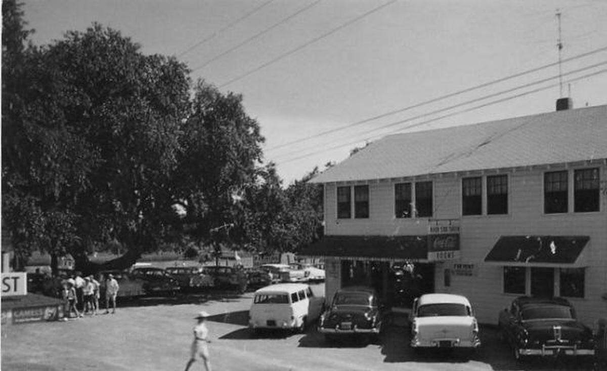A tavern from the 1940s on Mineola Avenue in Little River. Courtesy North Myrtle Beach Museum