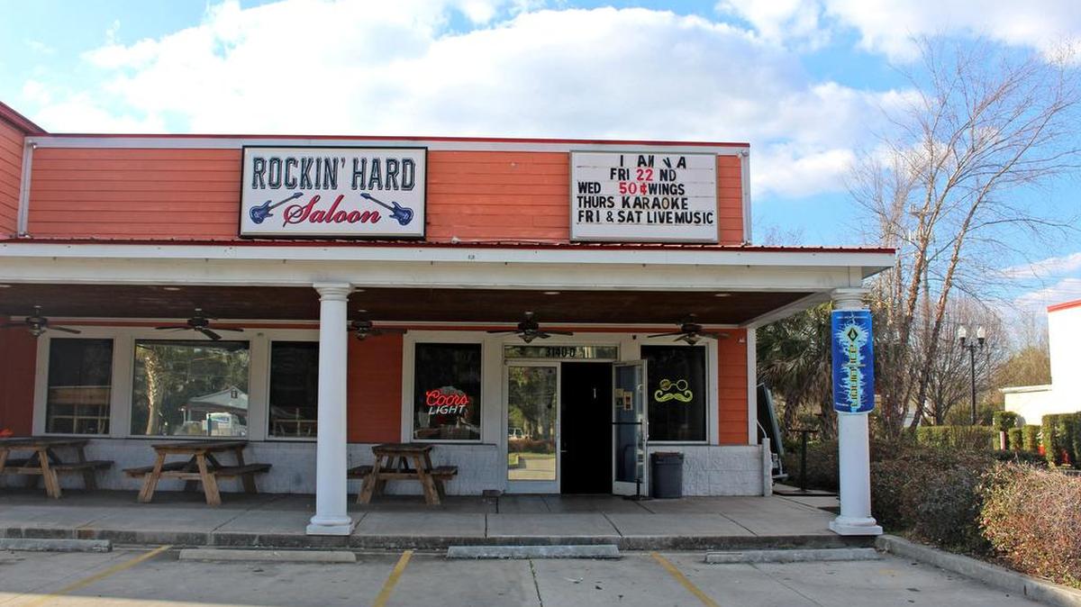 Rockin Hard Saloon, exterior