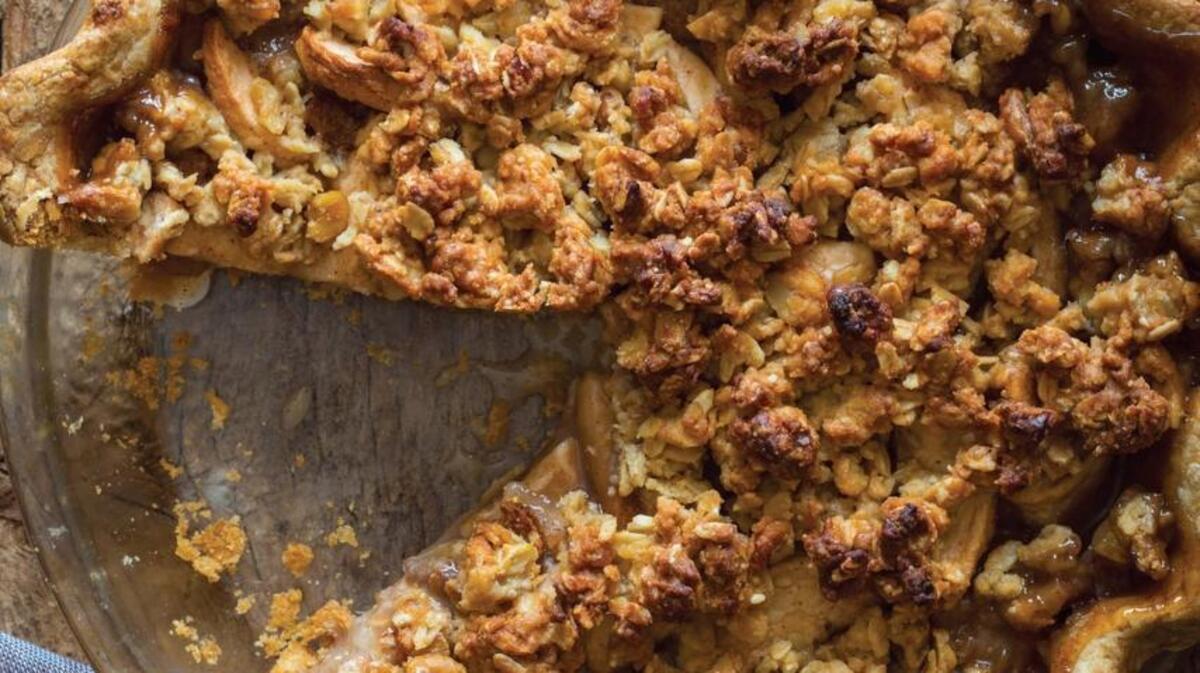 Apple crumb pie