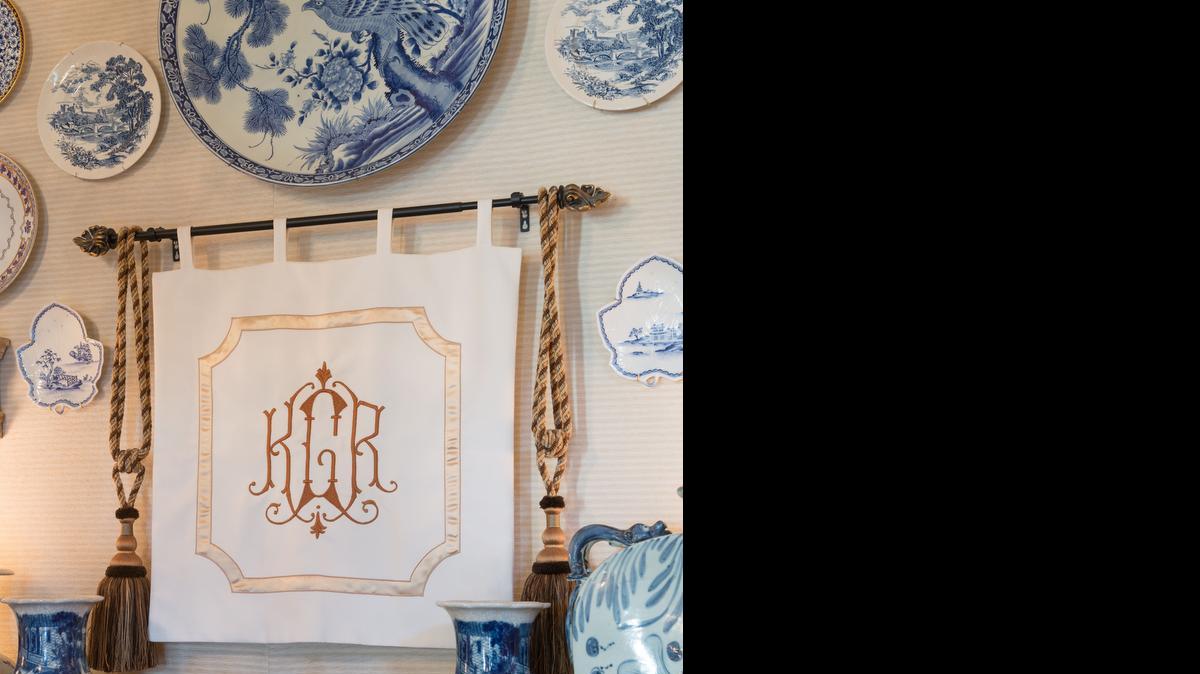 Symbols or emblems representing the family can help serve as an eye-catching hallmark of those in the home.