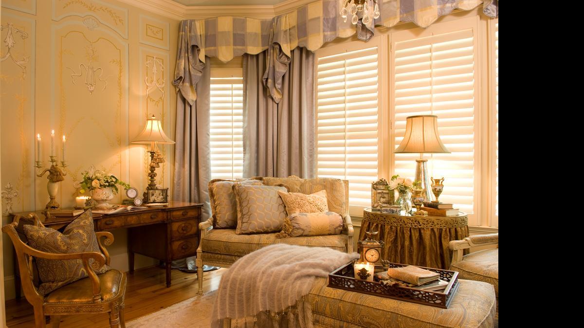 
A frieze or border makes a fantastic wall design to display distinctive elegance.
