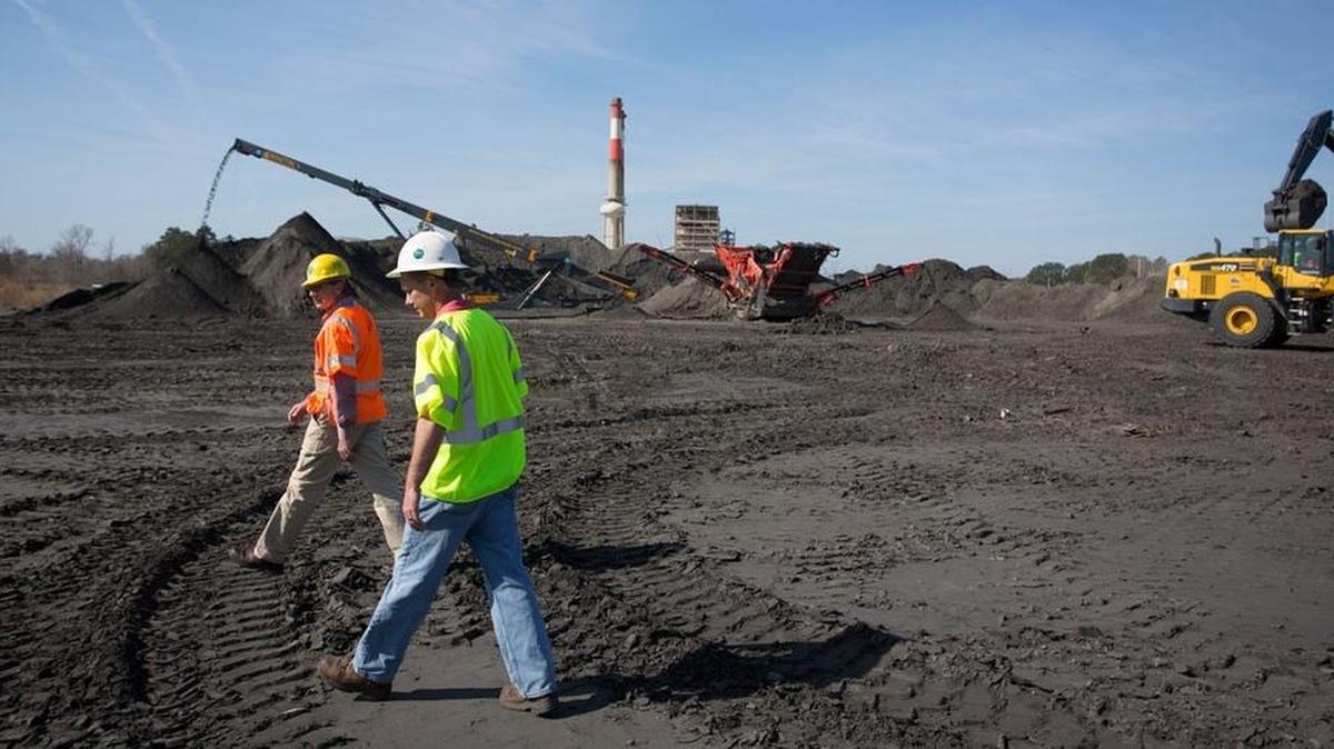 Coal ash cleanup at Santee Cooper’s Grainger power station west of Myrtle Beach