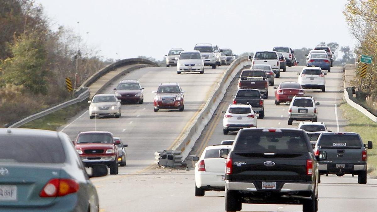 Traffic fills the U.S. 501 bridge over the Waccamaw River in Conway on Wednesday, Nov. 25, 2015. Bridge expansion lane expansion is one of the items being considered for the RIDE III list.