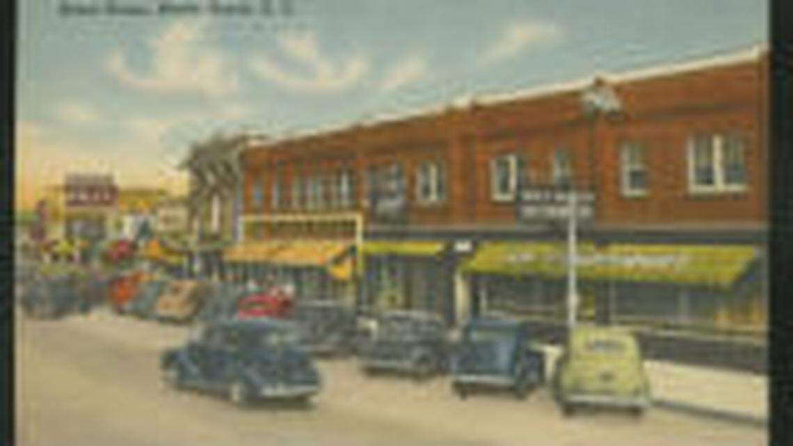 An undated postcard included in the University of South Carolina’s digital collection shows a Myrtle Beach street scene circa 1940s