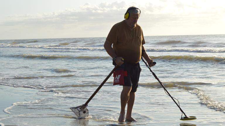 Here’s how to best find lost jewelry in Myrtle Beach, according to a professional ring finder