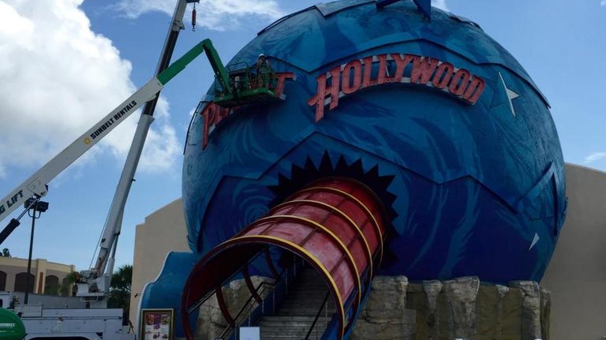 
Crews are already taking down the Planet Hollywood sign.
