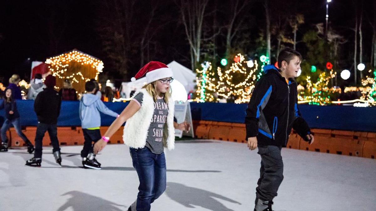 North Myrtle Beach celebrates Christmas with the Great Christmas Light Show at the Park and Sports Complex. Visitors enjoy Christmas themed light display along a 1.5-mile drive. They also get to participate in activities like Visit with Santa, petting animals, making s’mores, and ice skating at the Santa’s Village.