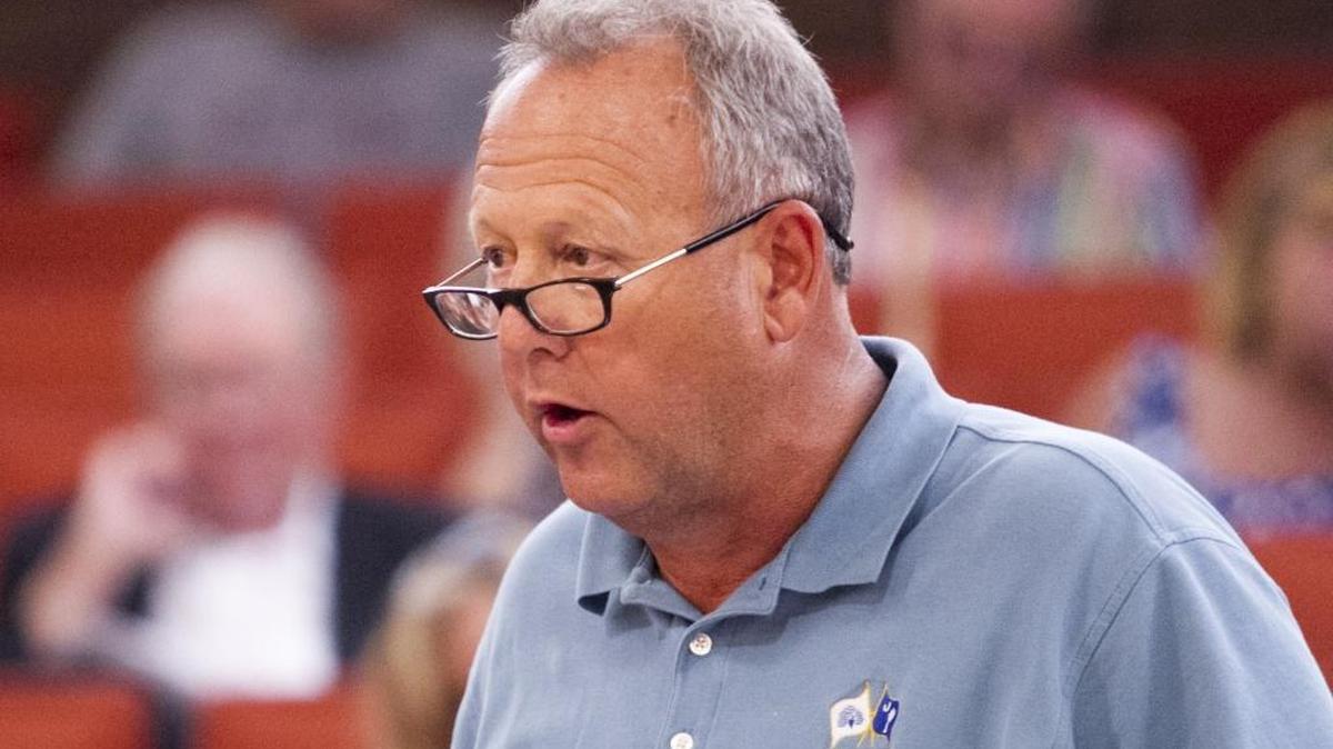 Horry County Council Chairman Mark Lazarus, who is also a resident of Myrtle Beach, suggests changes to the new Ocean Boulevard parking regulations at a Myrtle Beach City Council meeting Tuesday.