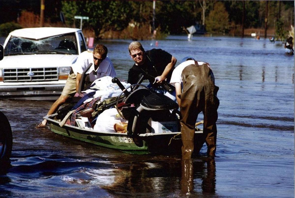 Myrtle Beach, SC, September 16, 1999 -- Neighbors and onlookers alike help move household contents to higher ground, as flooding began near Myrtle Beach, South Carolina. Hurricane Floyd swept past the state, leaving many low lying areas covered with water. Photo by Dave Saville/ FEMA News Photo