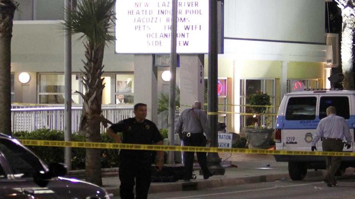 
Myrtle Beach Police investigate where two bodies are behind sheets on the walkway that's over a water park in front of Bermuda Sands Resort late Saturday, May 24, 2014. Police report three people were killed and two were injured in multiple shootings late Saturday. The first shooting was around 9:30 p.m. at 6th Avenue South. While police were at the scene another shooting occurred at Bermuda Sands Resort about seven blocks north. One man was taken to the hospital from the first shooting. Two people were killed in the second shooting and two were taken to the hospital. One person taken to the hospital in the second shooting died. Photo by Janet Blackmon Morgan /jblackmon@thesunnews.com
