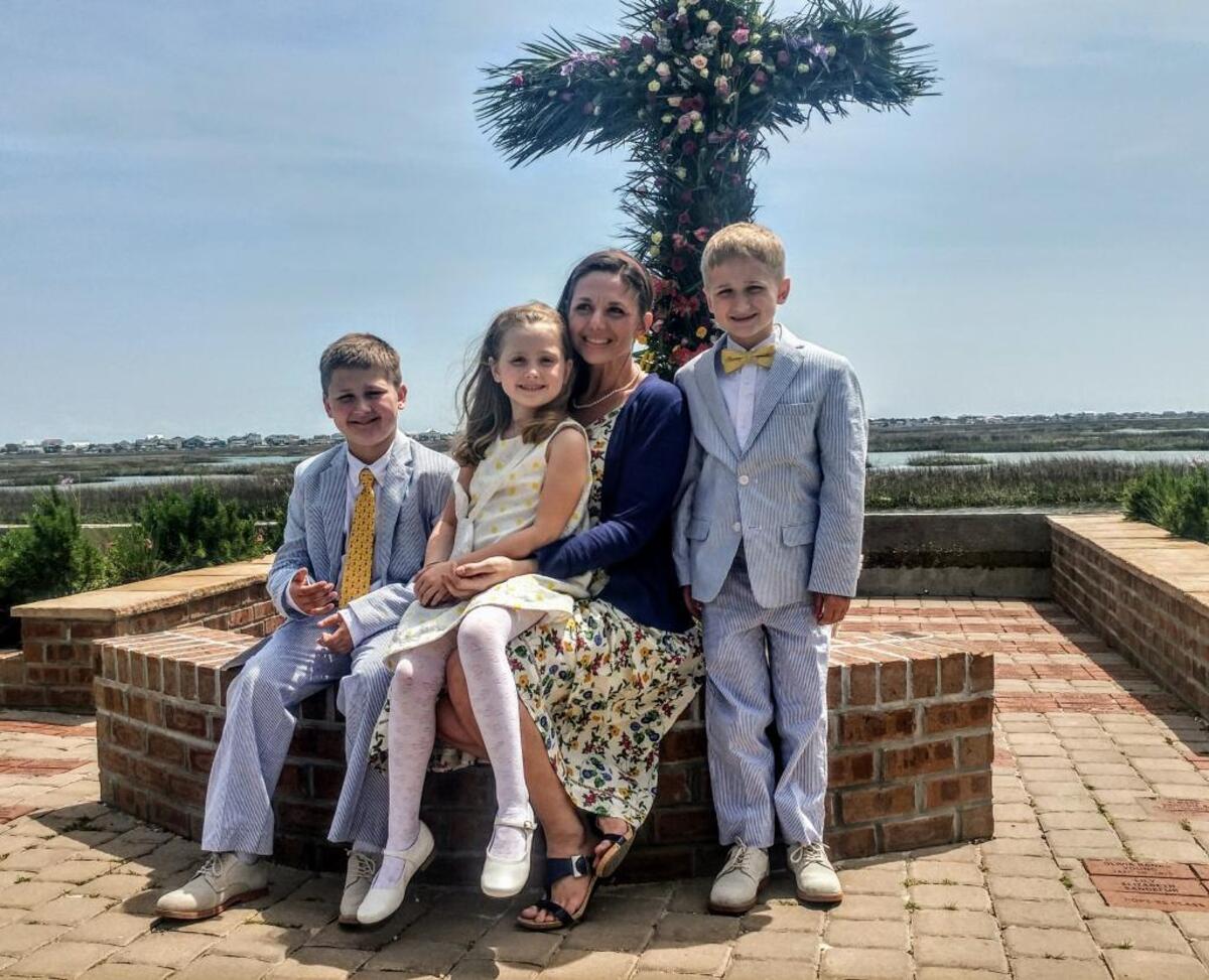 Jessica Hill pictured with her children.