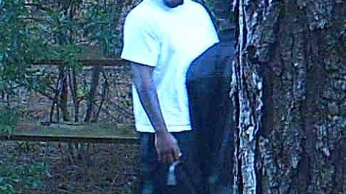 
Georgetown County Sheriff’s Office asking for public’s help identifying this person who is wanted for questioning. Anyone with information should call GCSO at 843-546-5101. 
