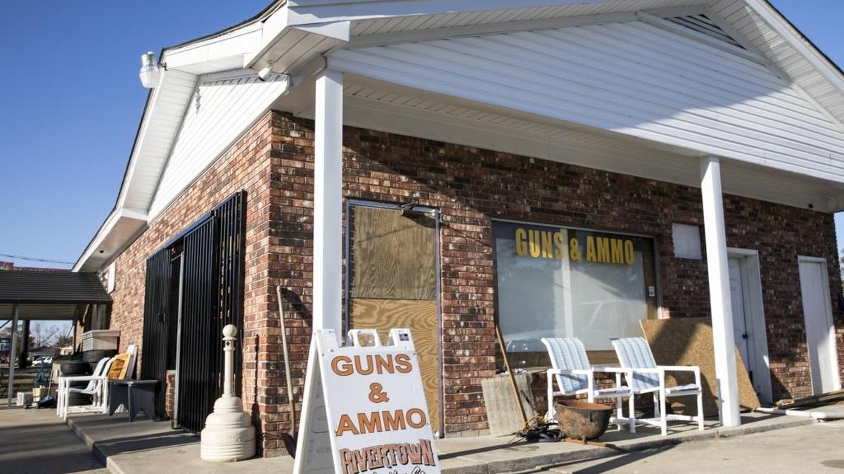 The door where thieves broke-in to steal 26 guns from Rivertown Auction and Gun Company in Aynor on Saturday morning, has been boarded up and the store has reopened for business. According to the owner, the theft included AR-variant rifles and handguns. Power was cut to the building and thieves entered a side door. Store video footage has been turned over to the police. Nov. 27, 2017