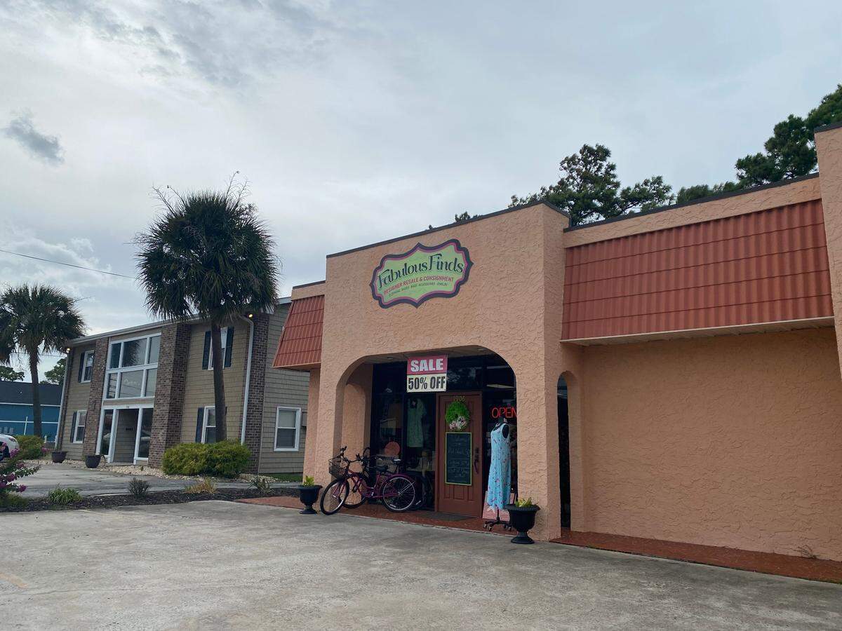 Fabulous Find’s Designer Resale, in North Myrtle Beach, is listed on the many consignment shops recommended by Carolina Consignments & More. August 11th, 2022.