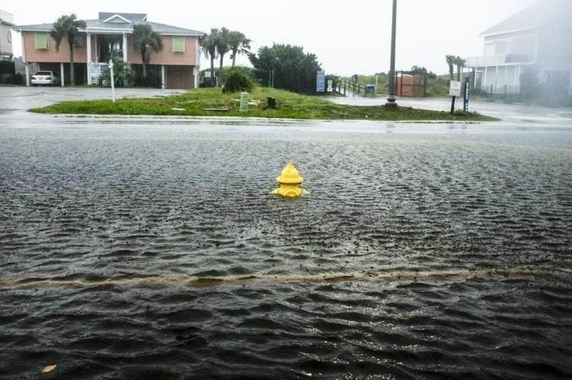 Hurricane Matthew's effects were being felt in North Myrtle Beach on Saturday morning, Oct. 8, 2016. JASON LEE jlee@thesunnews