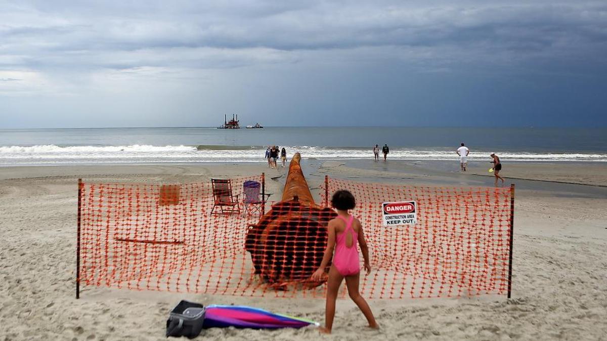 The beach renourishment project begins in Surfside Beach on Monday. The pipes are between 1st and 2nd Avenues North and the work continues toward Myrtle Beach State Park. There will be 500 feet of material pumped in per day. There are walk-throughs provided between the pipes and beachgoers are asked not to walk or mess with the pipes. The project will last around 30 days. After the section from the state park to Surfside Beach Pier is complete, the southern portion of the beach renourishment will begin from the pier into Garden City Beach. The southern project is also scheduled to last around 30 days.