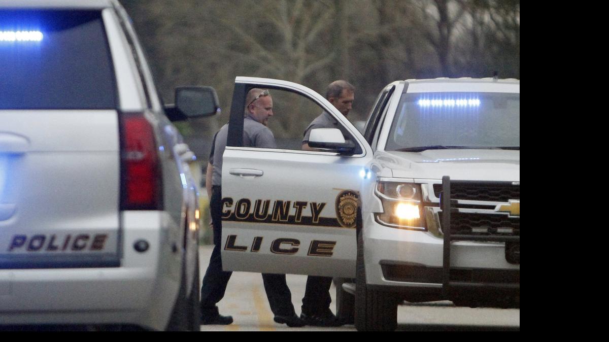 
Horry County investigators work a scene in this file photo taken in Conway on Thursday, March. 26, 2015. Photo by Janet Blackmon Morgan / jblackmon@thesunnews.com
