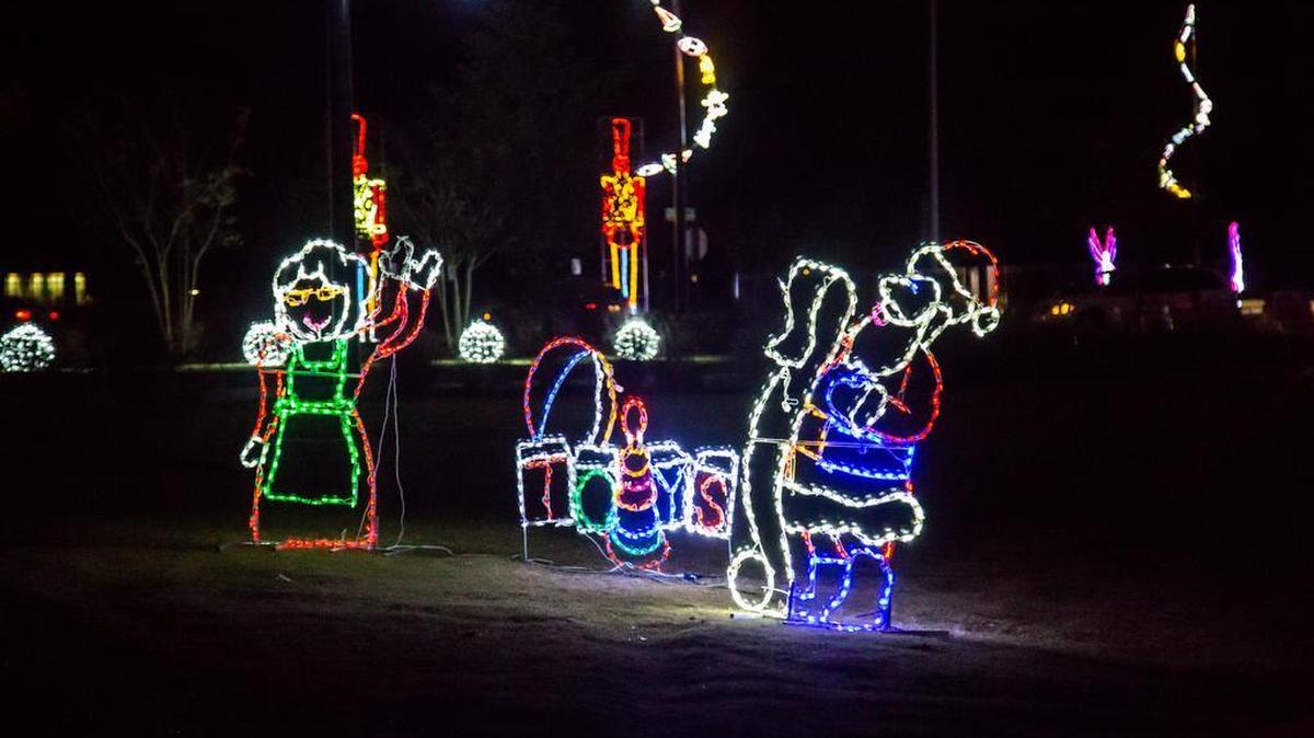 North Myrtle Beach celebrates Christmas with the Great Christmas Light Show at the Park and Sports Complex. Visitors enjoy Christmas themed light display along a 1.5-mile drive. They also get to participate in activities like Visit with Santa, petting animals, making s’mores, and ice skating at the Santa’s Village.