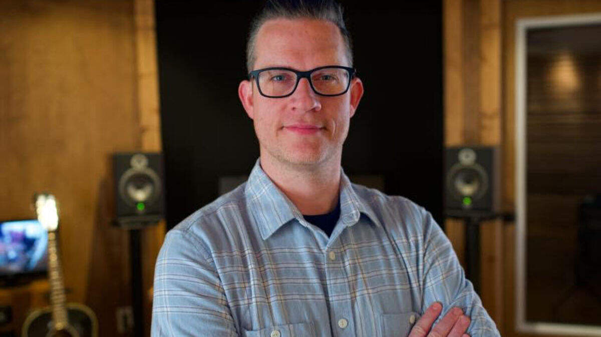 Zach Allen is a recording engineer and music producer based in Nashville, Tennessee.