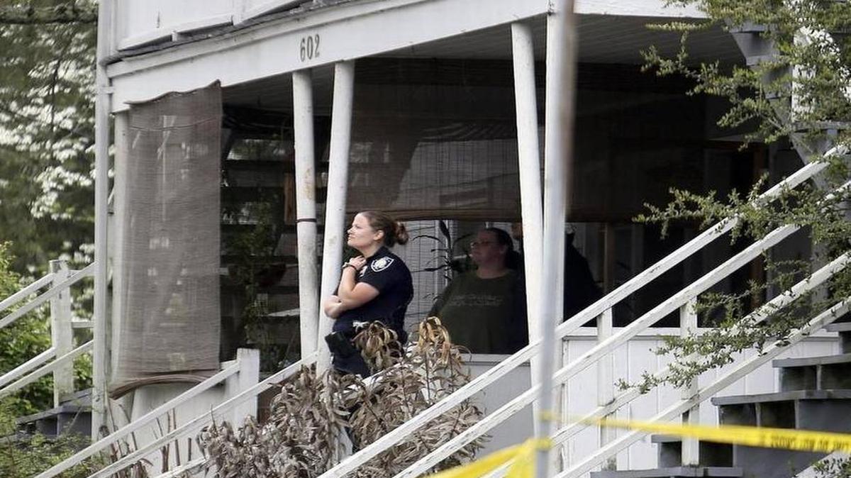 
A shooting scene is being investigated off Withers Swash Drive in Myrtle Beach on Thursday, April 16, 2015. Officers with the 15th Judicial Circuit Drug Enforcement Unit were serving a narcotics warrant at 602 Withers Swash Drive. As the officers were serving the warrant, gunfire was exchanged. File photo by Janet Blackmon Morgan jblackmon@thesunnews.com
