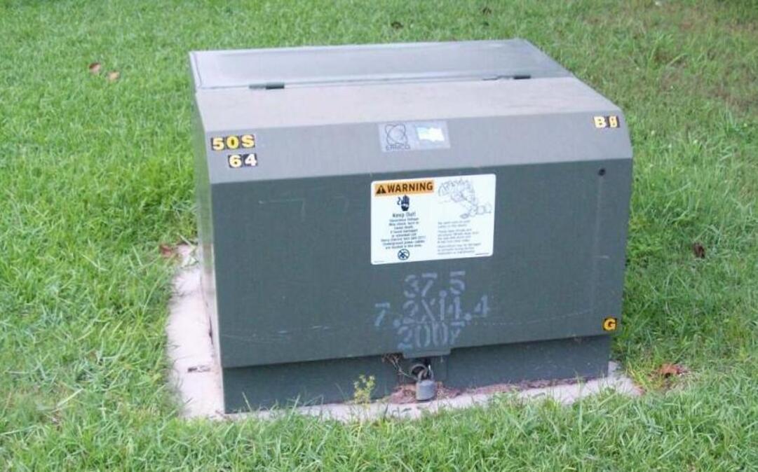 
A transformer with no clutter around it.
