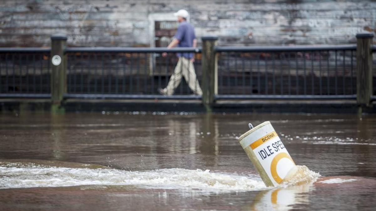 
Strong currents flood the Waccamaw River at the Conway River Walk. Monday, October, 5, 2015
