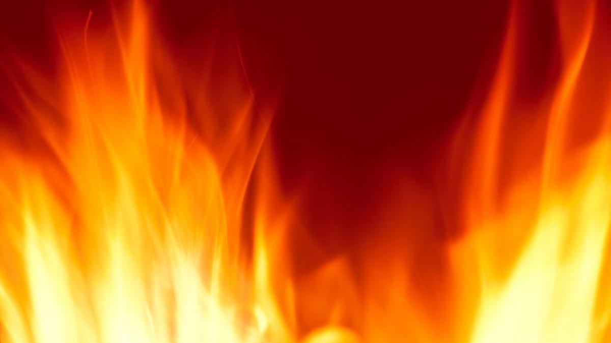 Horry County fire investigators are looking into the cause of a fire that displaced seven people from a Racepath Street home Sunday morning.