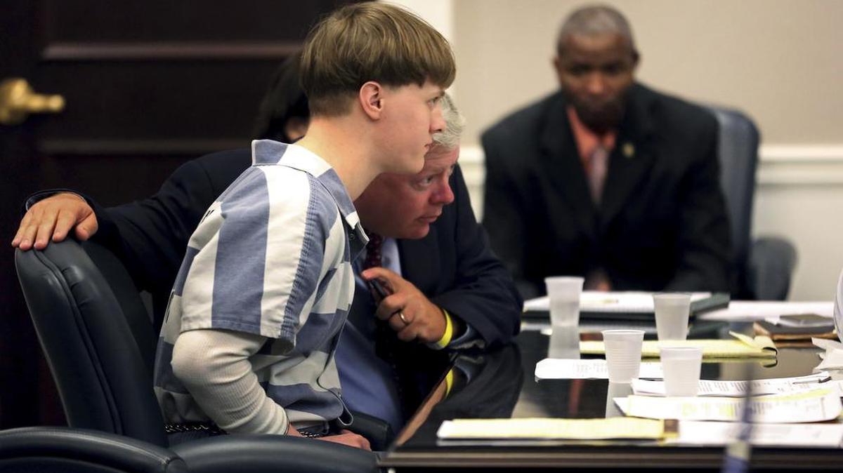 Bill McGuire of the S.C. Commission on Indigent Defense, talks with Dylann Roof as he appears in a Charleston County courtroom on Monday.