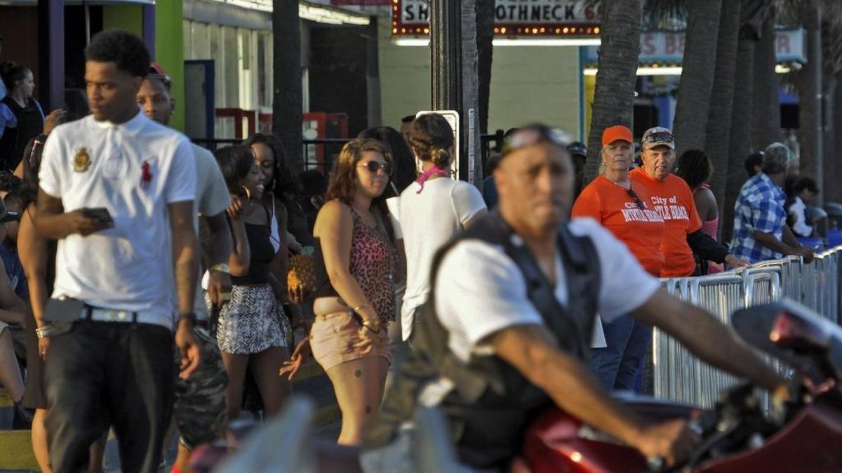 Wearing their bright orange shirts, City of Myrtle Beach ambassadors, Monika Newman (left) and Mike Grehl greeted visitors on Ocean Boulevard in 2015.