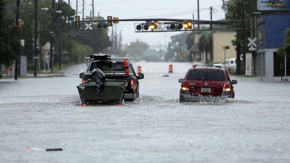
Several cars are submerged in the flood throughout Georgetown on Sunday, Oct. 4, 2015.
