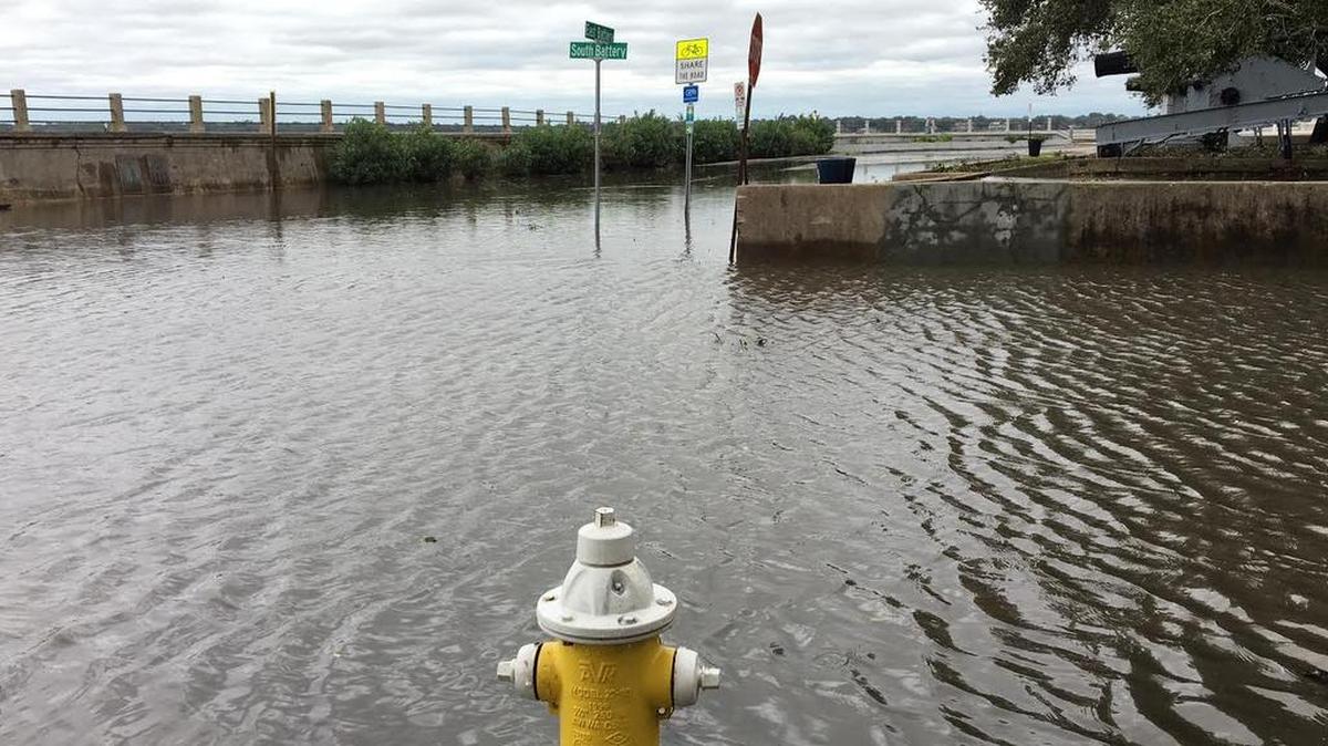 Charleston’s battery at high tide, around 1 p.m. The hurricane hit around 7 a.m.