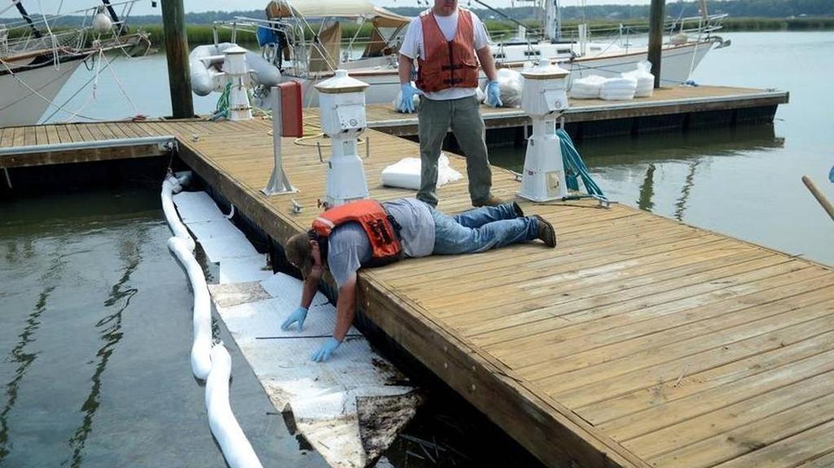 Contract workers clean up oil found in Factory Creek near Lady’s Island Marina on June 2, 2016. The U.S. Coast Guard is supervising cleanup efforts in the area after the oil was discovered following an earlier oil spill near Beaufort Memorial Hospital.
